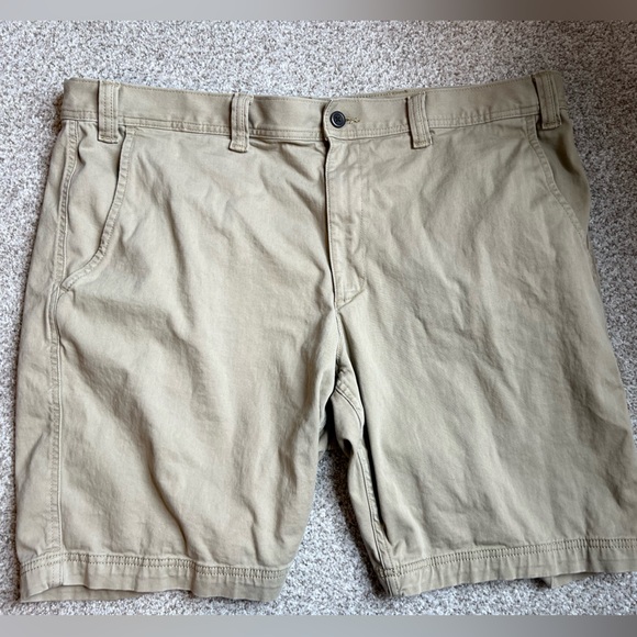 Men’s Comfort Stretch Khaki Shorts - Picture 1 of 5